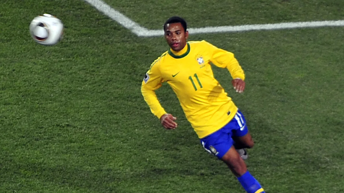 How did Robinho attempt to delay serving his prison sentence in Brazil?