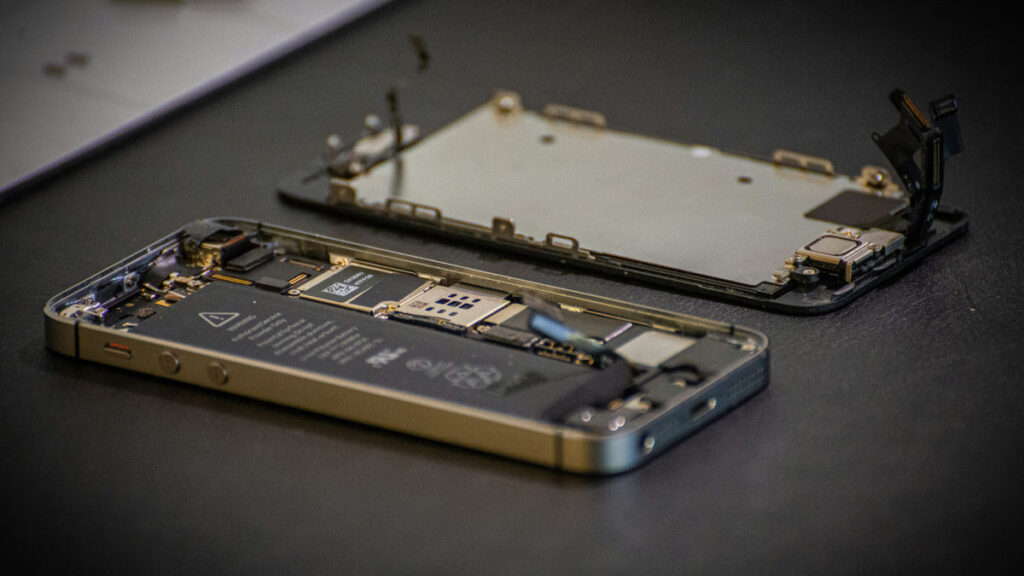 What are the implications of Oregon's Right to Repair Act on electronic devices?