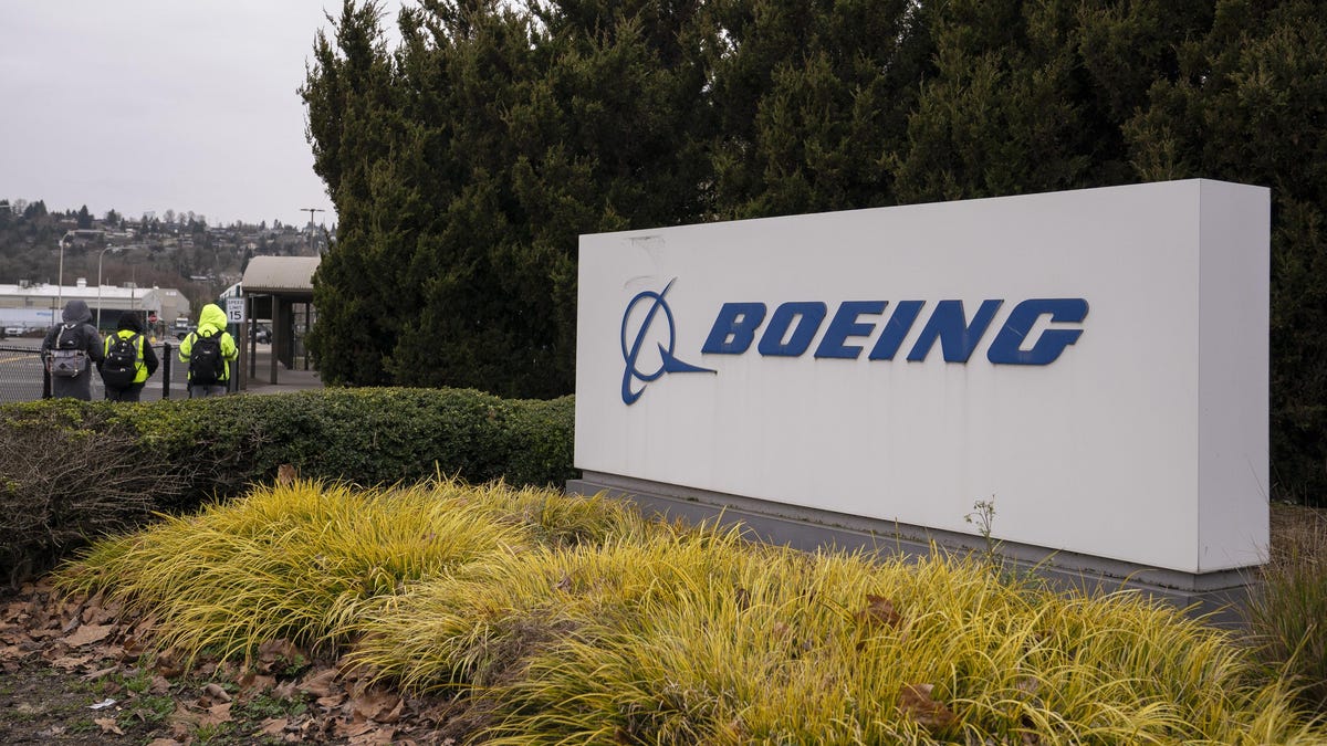 What were the safety concerns raised by John Barnett against Boeing?