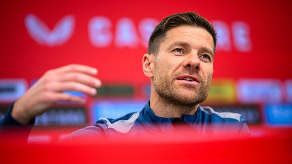 Why did Xabi Alonso choose to stay at Bayer Leverkusen instead of moving to Liverpool or Bayern Munich?