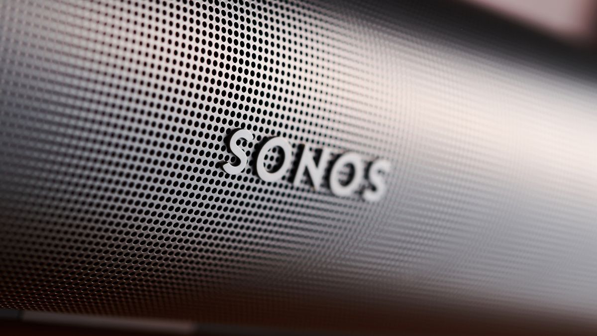 How Can a User Customize the Home Screen on Sonos App for More Personalized Listening Experience?