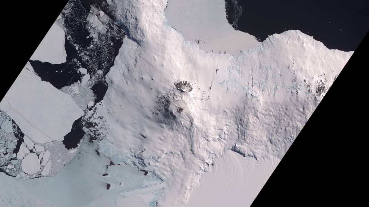 How Does Gold Travel from Mount Erebus to Different Parts of Antarctica?