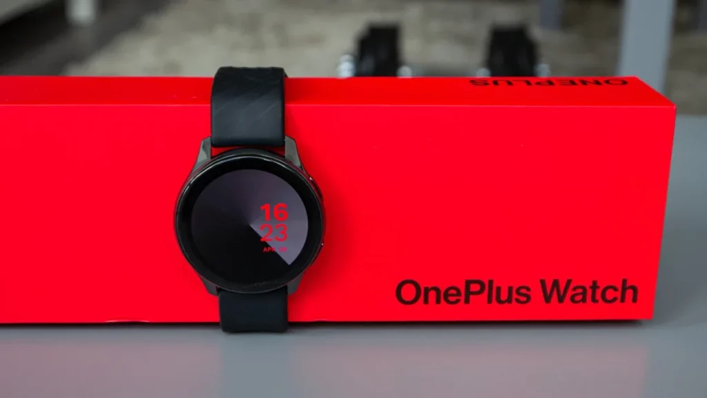 How does the OnePlus Watch 2 track sleep quality and other health metrics?