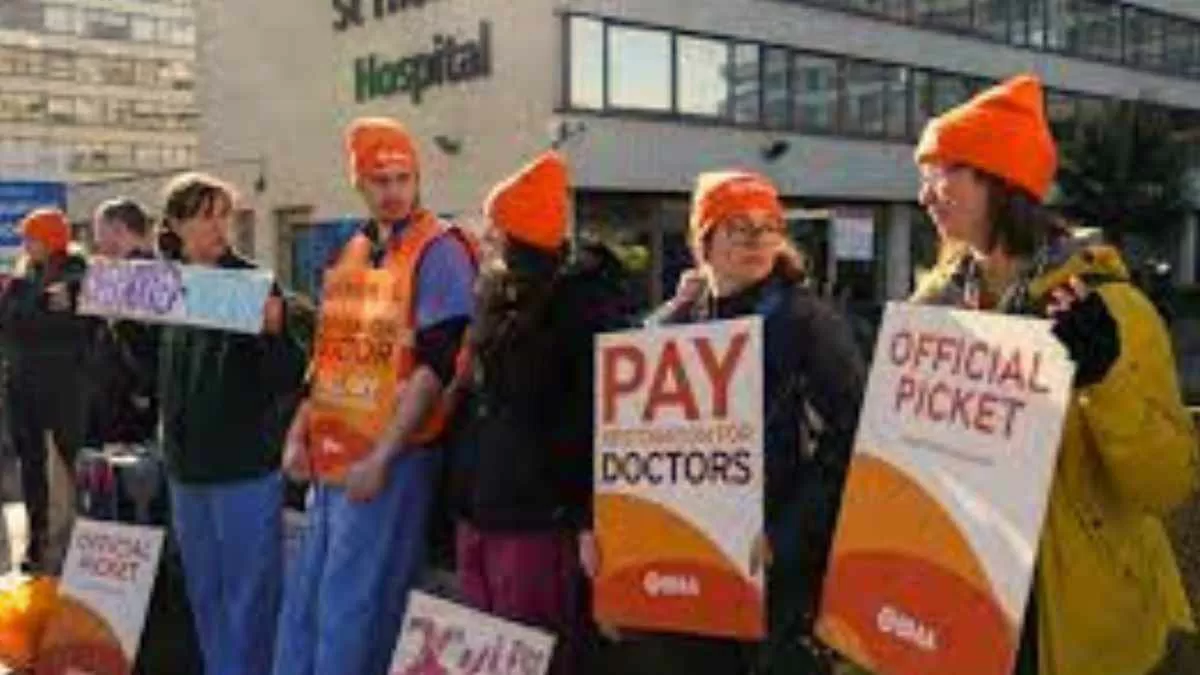 Junior Hospital Doctors Plan 25-Hour Strike Over Pay Cut