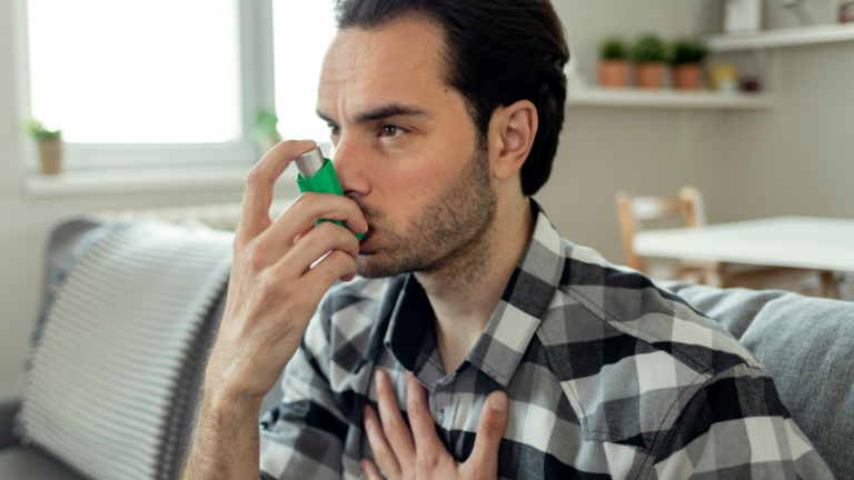 How Can Low-Dose Azithromycin Help Induce Remission in Asthma Patients?