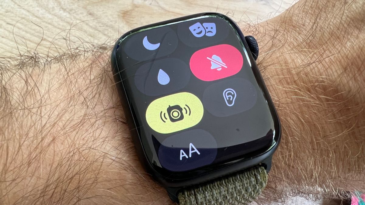 How Does Walkie-Talkie Feature on Apple Watch Work Using the Internet?