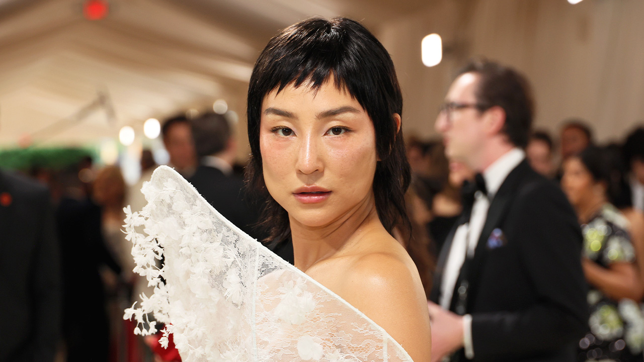 How did Greta Lee achieve her edgy hairstyle at the 2024 Met Gala?