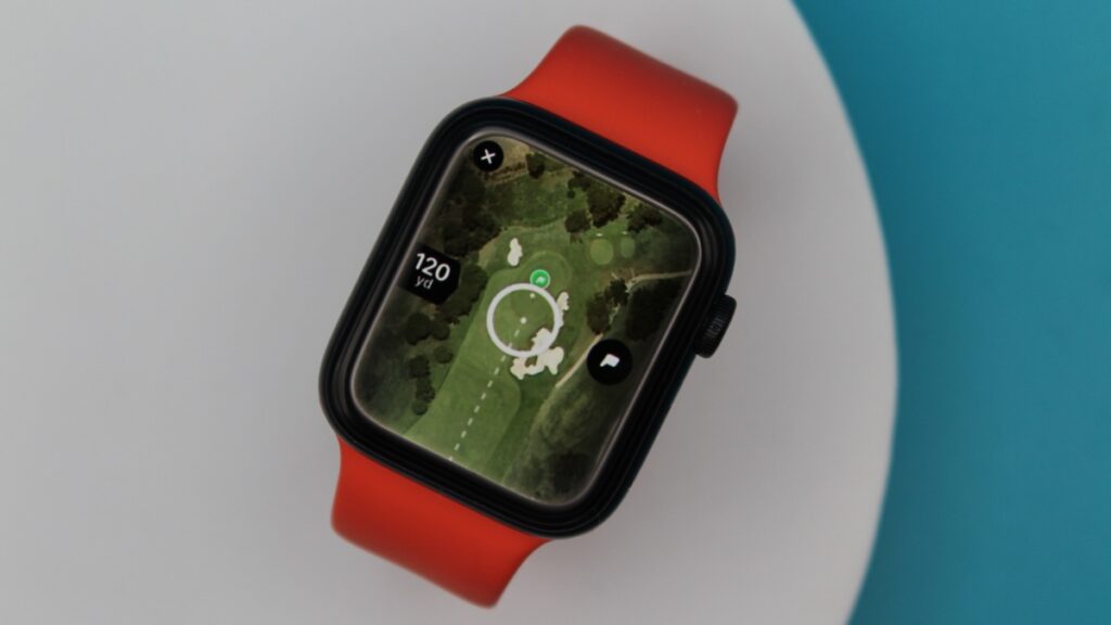 How does Apple Watch help golfers improve their game through innovative features and what are the benefits of using Golfshot on Apple Watch?