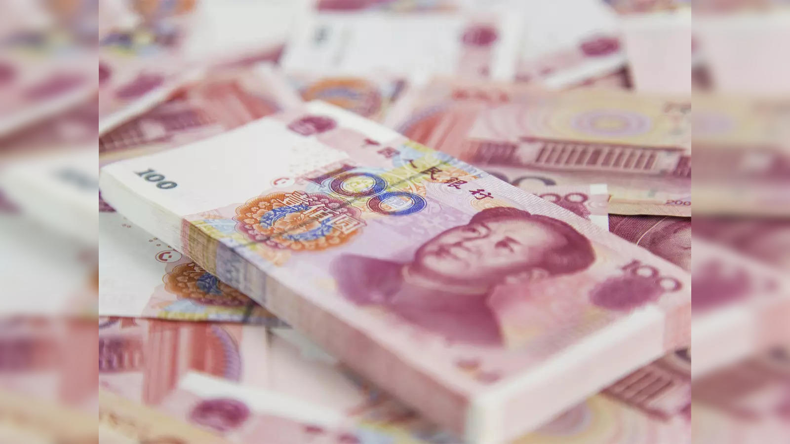 What are the concerns surrounding the conversion of digital yuan salary into physical cash in China?