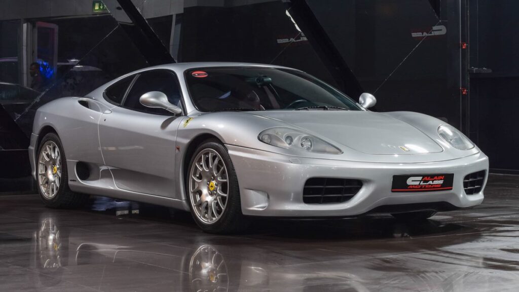 What color combo is typically associated with a Ferrari 360 Modena Berlinetta based on the article text?