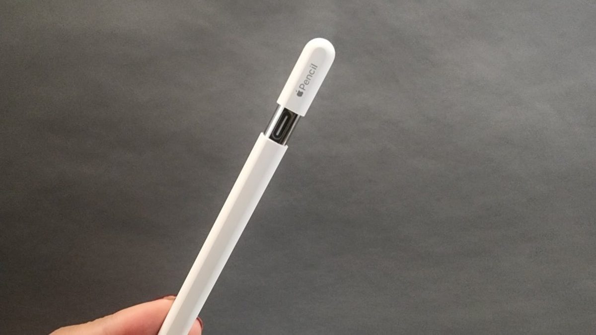 What features might the new Apple Pencil Pro have based on recent hints from Apple's website in Japan?