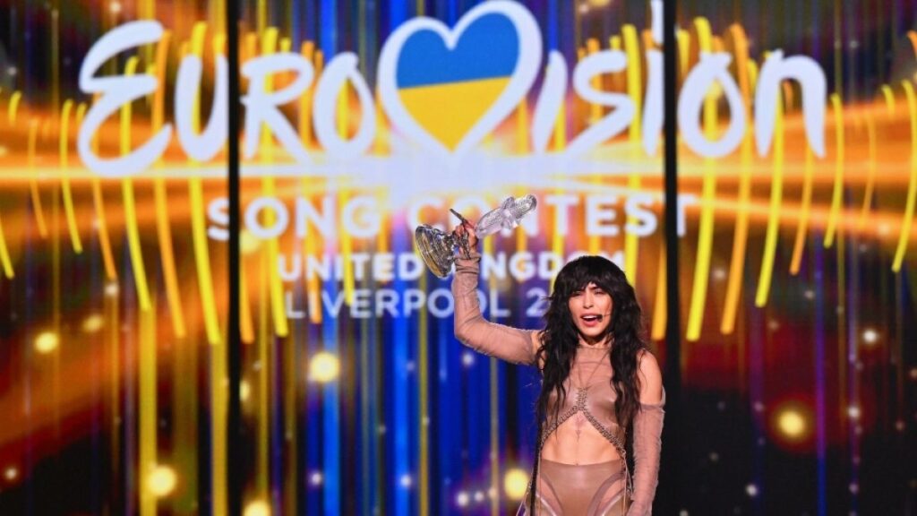 What impact did Loreen feel when Johnny Logan performed Euphoria on stage in the Eurovision semi-finals?