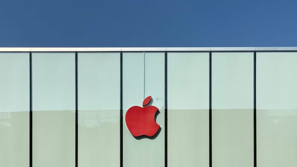 What is Apple's approach to using AI chips in data centers and how does it differ from its competitors? Details on M2 Ultra and M4 chips