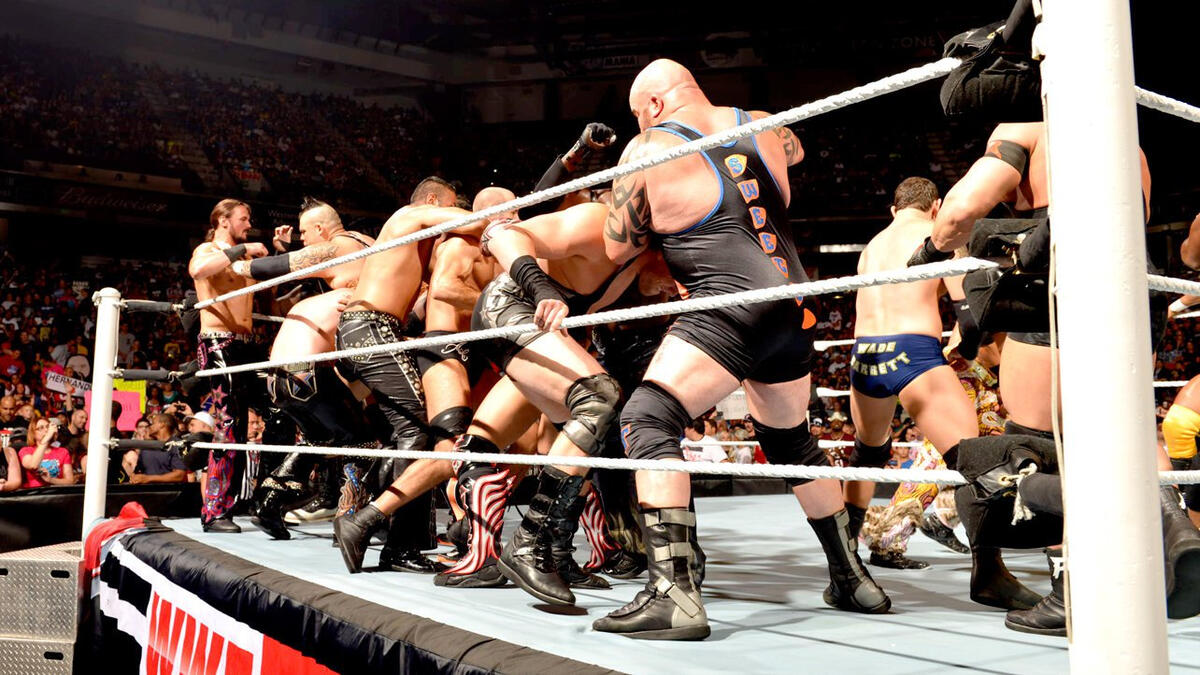 What unexpected turn of events happened during the 20-Man Battle Royal for U.S. Title in WWE Raw 5-5-2014?
