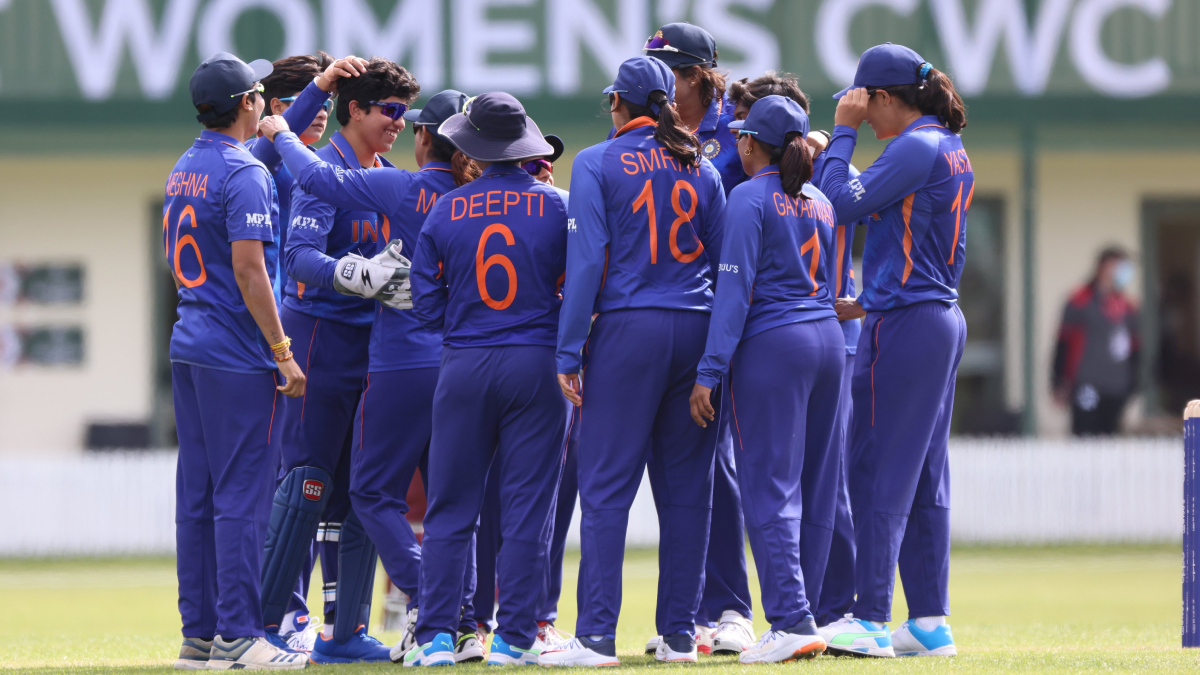 How have Shafali Verma and Smriti Mandhana contributed to India's dominance in cricket against South Africa?