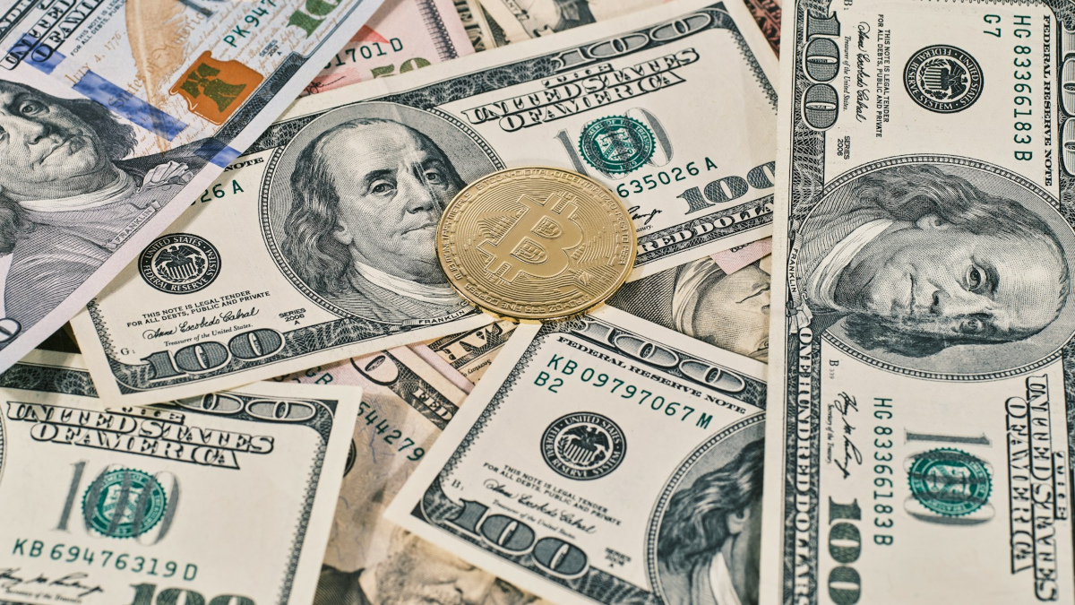 IMF Sounds Alarm Over US Dollar's Decline; Experts Predict Bright Future for Bitcoin, Ethereum, and Stablecoins