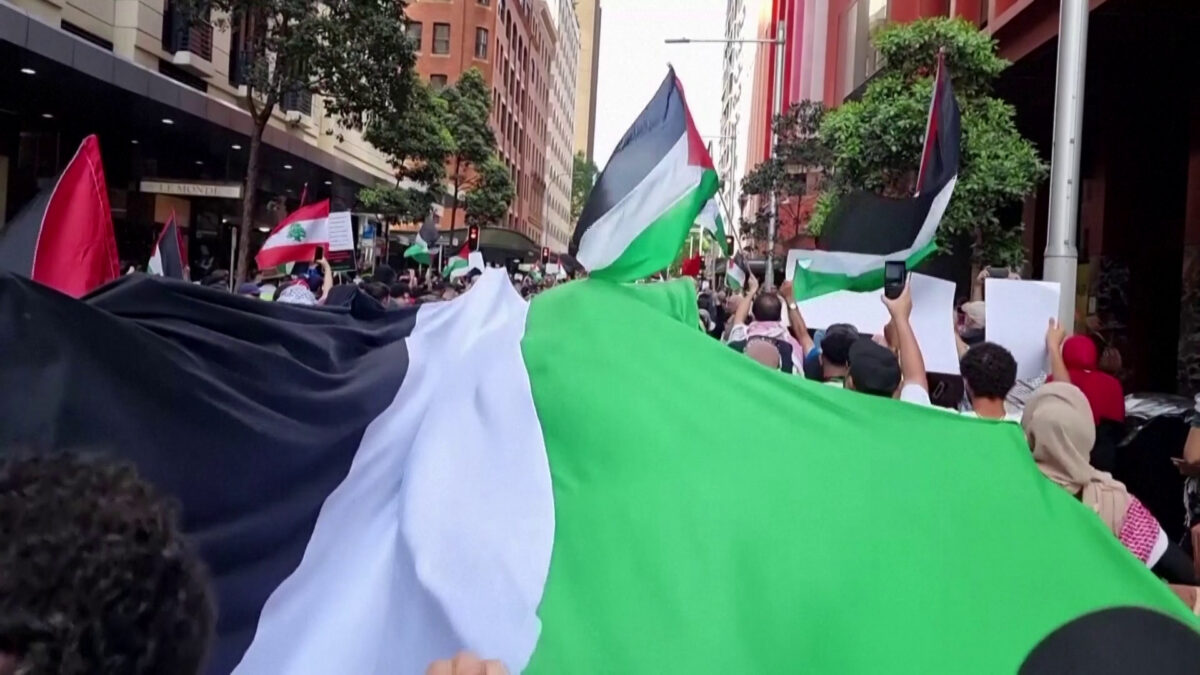 Pro-Palestine Protestors Cause Traffic Chaos in Perth CBD