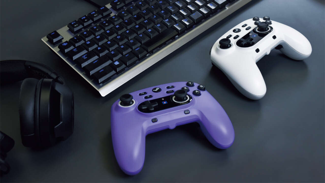 What features distinguish the new official Steam controller from previous versions and what are the key improvements compared to the Steam Deck controller?