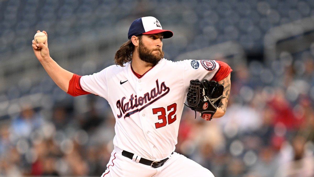 Which team is favored in the Nationals vs Padres game and by how much?