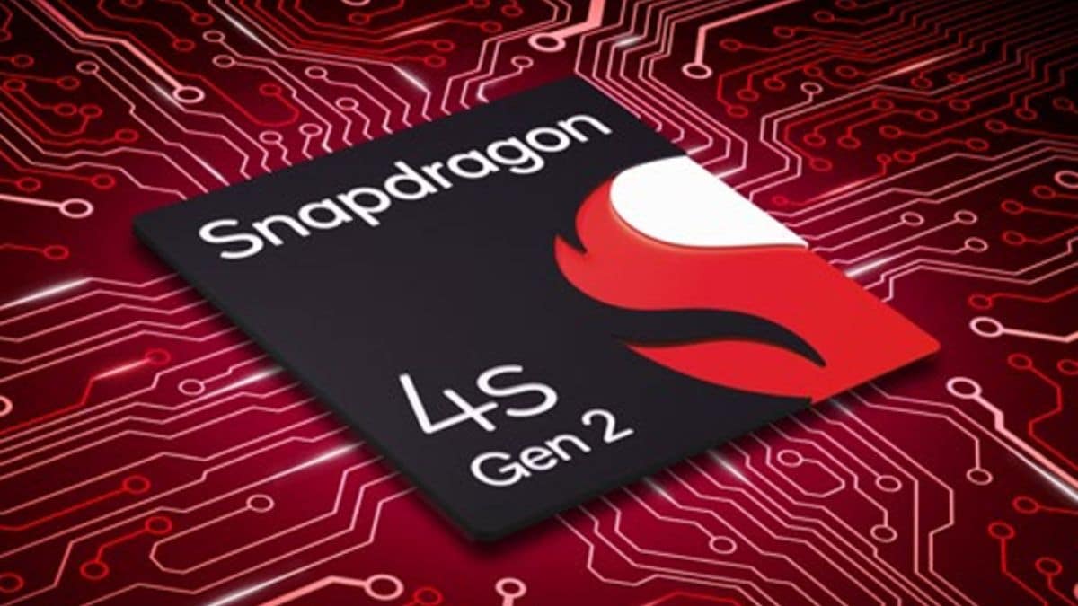 How will the Snapdragon 4s Gen 2 chipset enable affordable 5G technology in India?